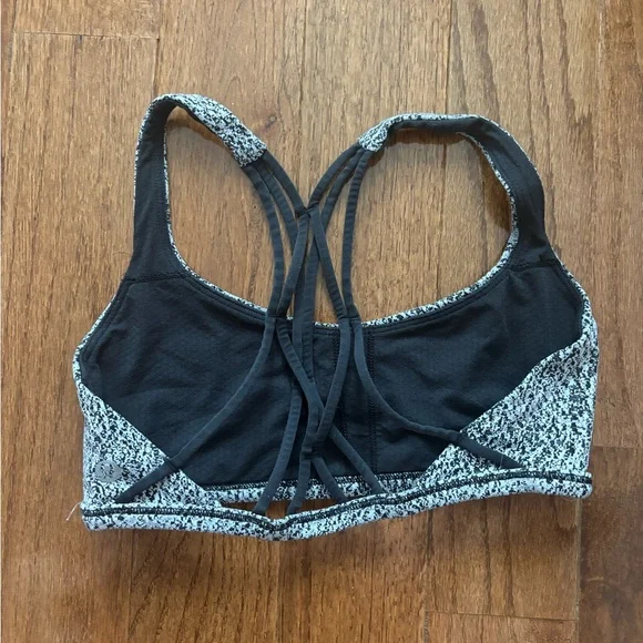 Lululemon Free To Be Zen Bra Power Luxtreme Spray Jacquard White Black - size 4 - Picture 4 of 6